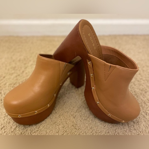 Platform clogs by BAMBOO. Vegan 🌱 size 7.5! Purchased from a local boutique. - Picture 4 of 7